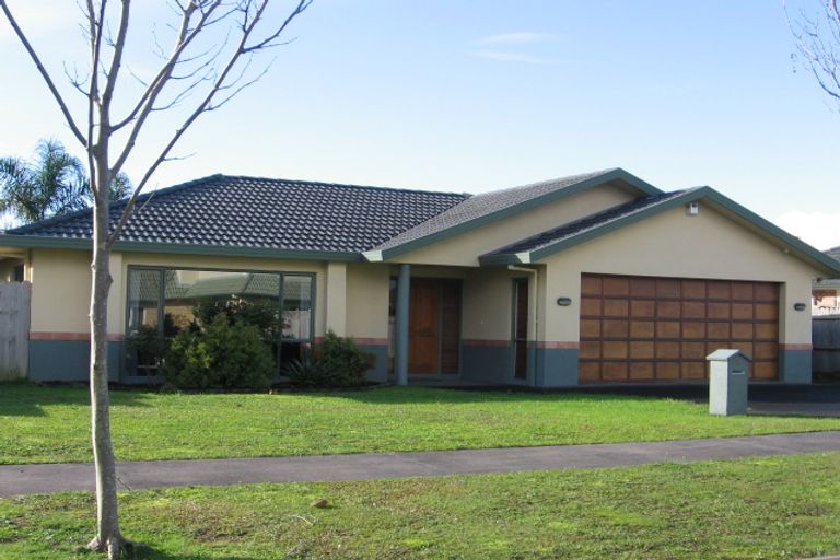Photo of property in 5 Nier Place, East Tamaki Heights, Auckland, 2016