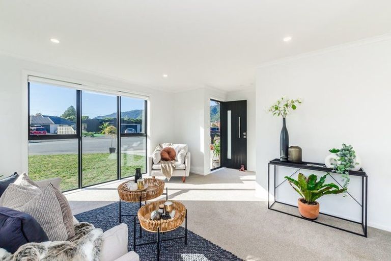 Photo of property in 6 Kaiwaru Place, Waikanae, 5036