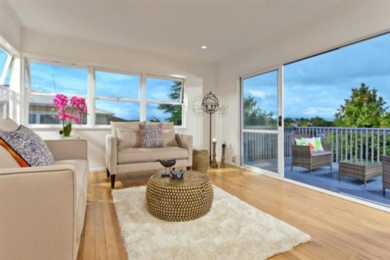 Photo of property in 1/93 Target Road, Totara Vale, Auckland, 0629