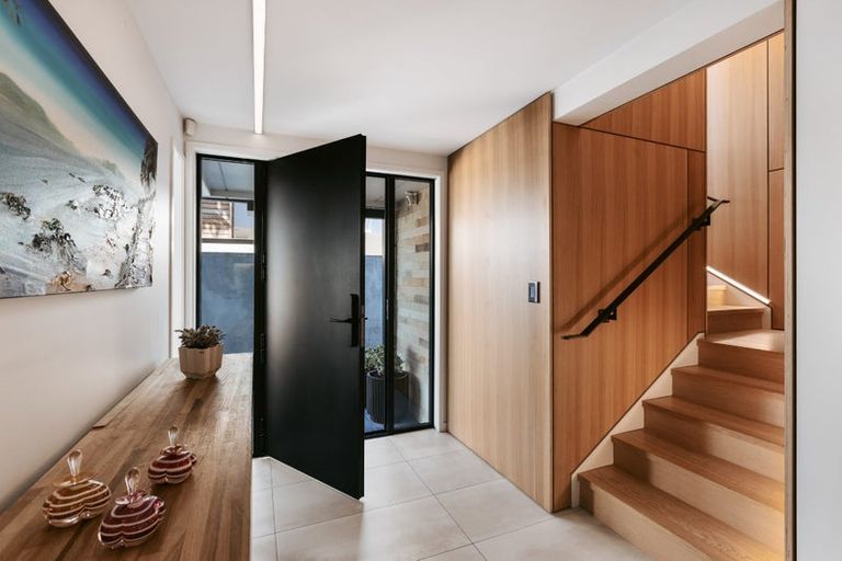 Photo of property in 87 Marine Parade, Mount Maunganui, 3116