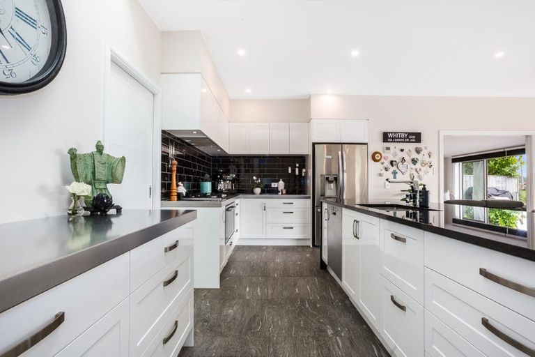 Photo of property in 10 Madeira Close, Whitby, Porirua, 5024