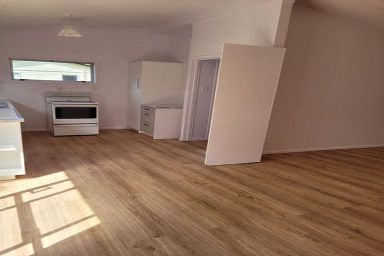 Photo of property in 7 Katrina Place, Massey, Auckland, 0614