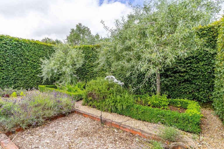 Photo of property in 120 Regent Street, Martinborough, 5711