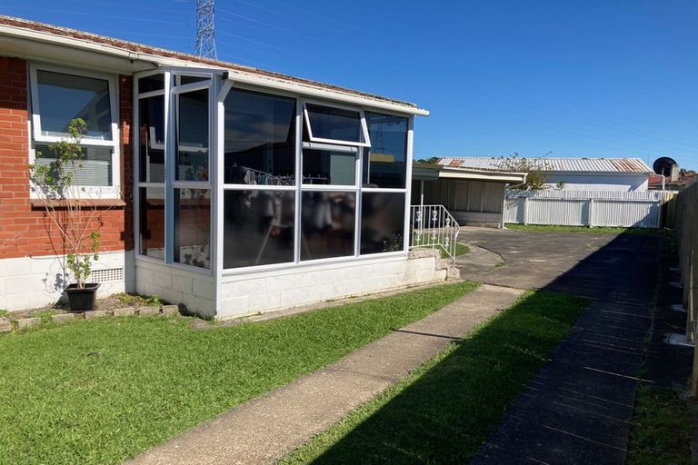 Photo of property in 2/24 Dale Crescent, Pakuranga, Auckland, 2010