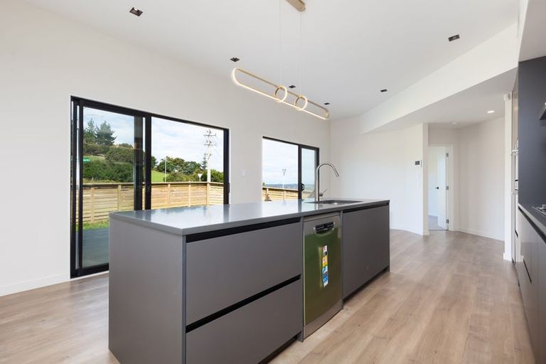 Photo of property in 1 Sunnyheights Road, Orewa, 0931
