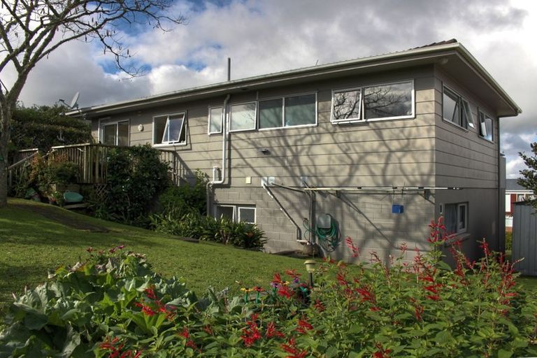 Photo of property in 30 Chatswood Grove, Chatswood, Auckland, 0626