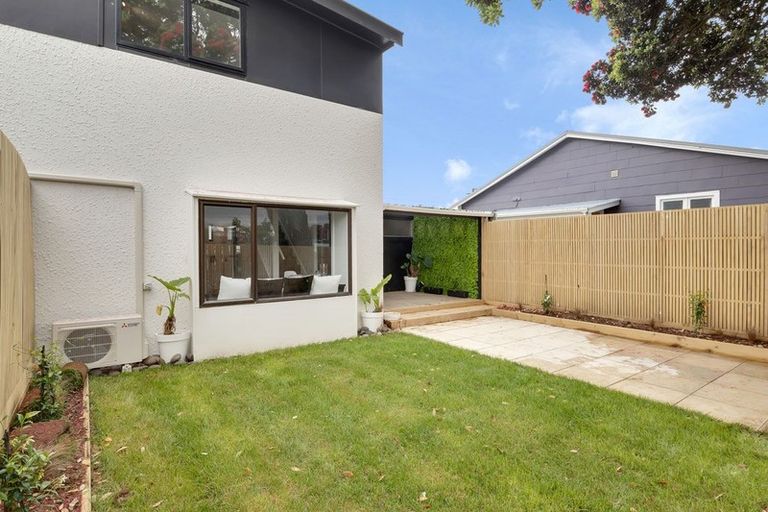 Photo of property in 35 Young Street, New Plymouth, 4310