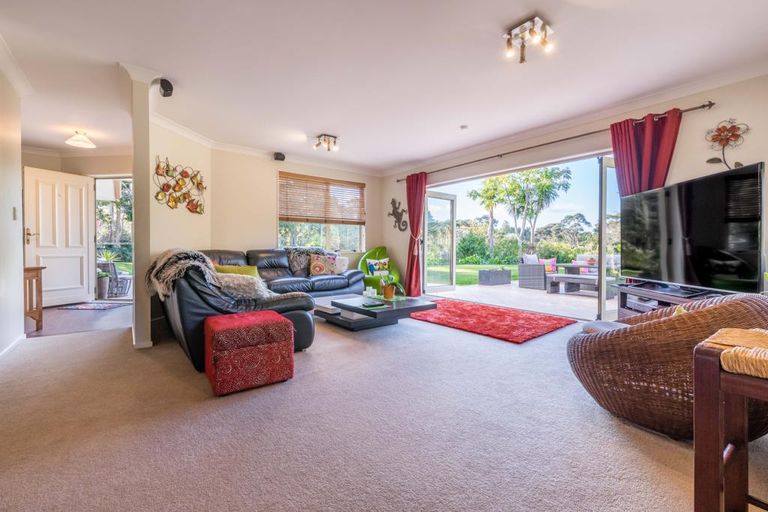 Photo of property in 118c Carter Road, Oratia, Auckland, 0604