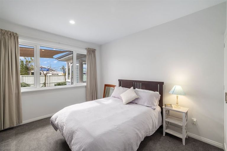 Photo of property in 92 Mcfaddens Road, St Albans, Christchurch, 8052