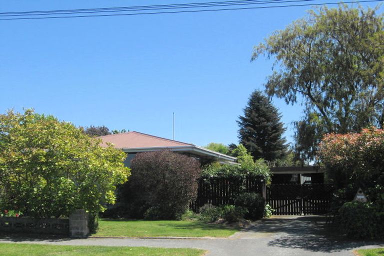 Photo of property in 15 Oldwood Street, Bishopdale, Christchurch, 8053