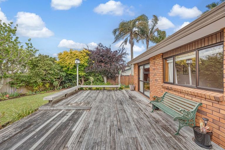 Photo of property in 22 Glucina Avenue, West Harbour, Auckland, 0618