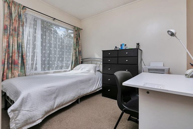 Photo of property in 49 Harmel Road, Glendene, Auckland, 0602
