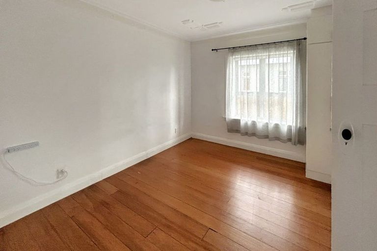 Photo of property in 37 Lyndhurst Street, Takaro, Palmerston North, 4412