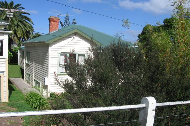 Photo of property in 7 Lake Road, Devonport, Auckland, 0624