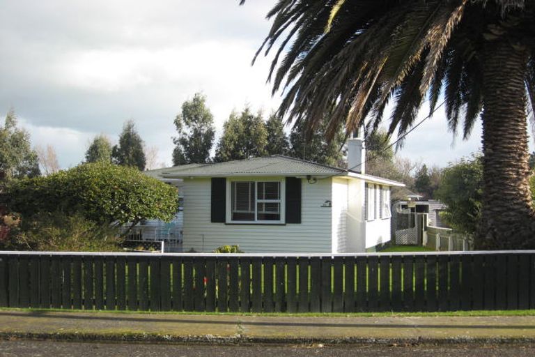 Photo of property in 83 Victoria Street, Carterton, 5713