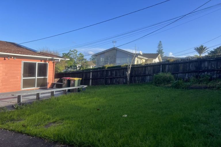 Photo of property in 26 Waimumu Road, Massey, Auckland, 0614
