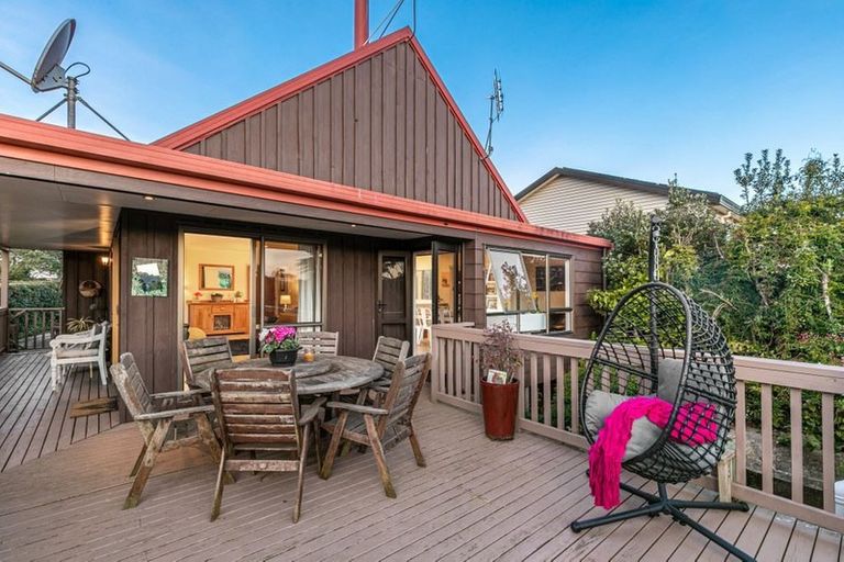 Photo of property in 12 Valerie Crescent, Okura, Albany, 0792