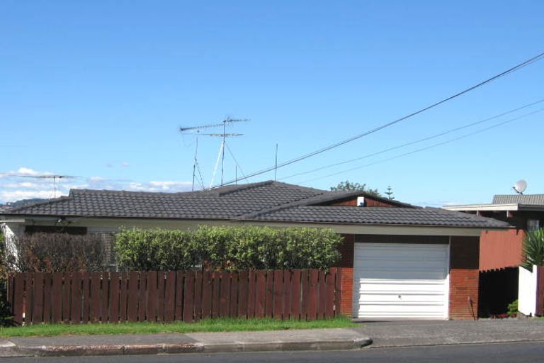 Photo of property in 1/43 Te Atatu Road, Te Atatu South, Auckland, 0610