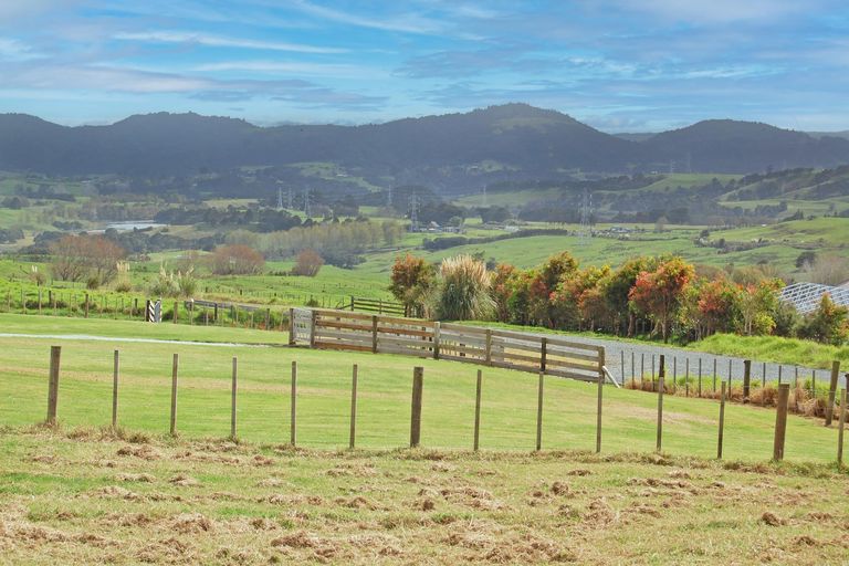 Photo of property in 210g Pukenui Road, Kaiwaka, 0573