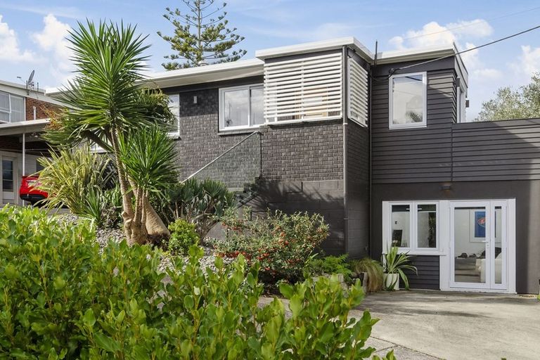 Photo of property in 1/467 Beach Road, Murrays Bay, Auckland, 0630