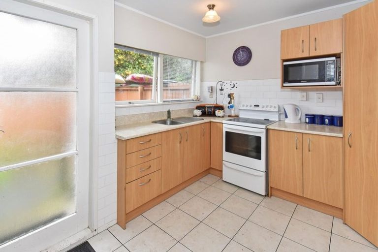 Photo of property in 2/20 Gibbons Road, Weymouth, Auckland, 2103