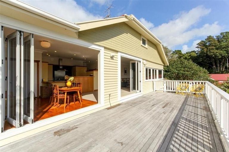 Photo of property in 12 Tamar Street, New Plymouth, 4310