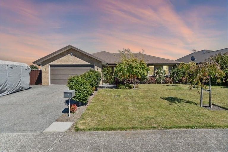Photo of property in 7 Walnut Way, Rangiora, 7400