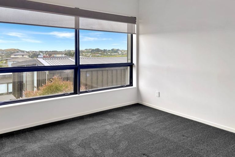 Photo of property in 62 Spenmoor Street, Newlands, Wellington, 6037