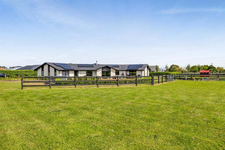 Photo of property in 1 Larlin Drive, Hawera, 4675