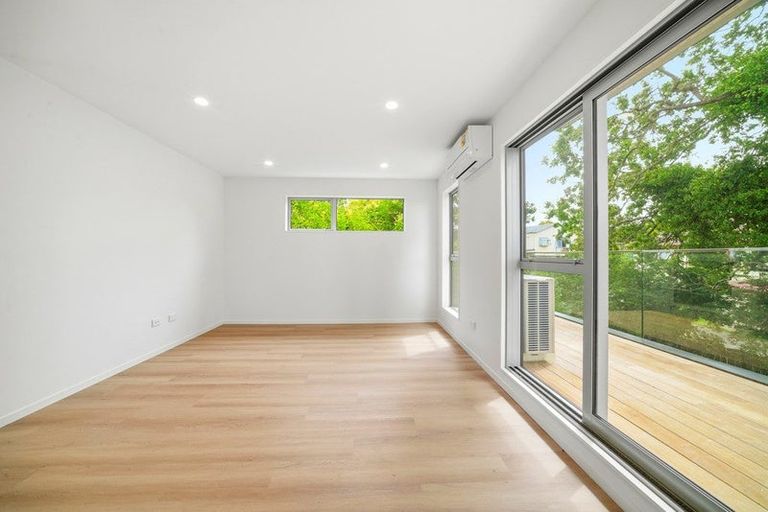 Photo of property in 26e Trojan Crescent, New Lynn, Auckland, 0600