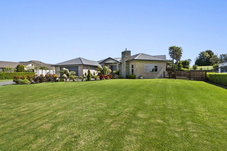 Photo of property in 5 Links Drive, Waiwhakaiho, New Plymouth, 4312