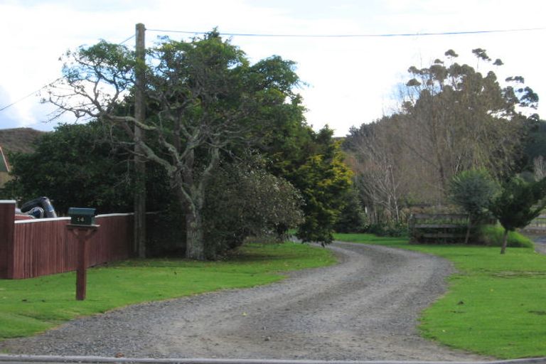 Photo of property in 14 Greenaway Road, Waikanae, 5036