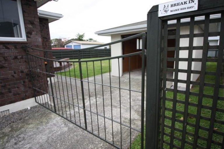 Photo of property in 12 Raglan Avenue, Cloverlea, Palmerston North, 4412