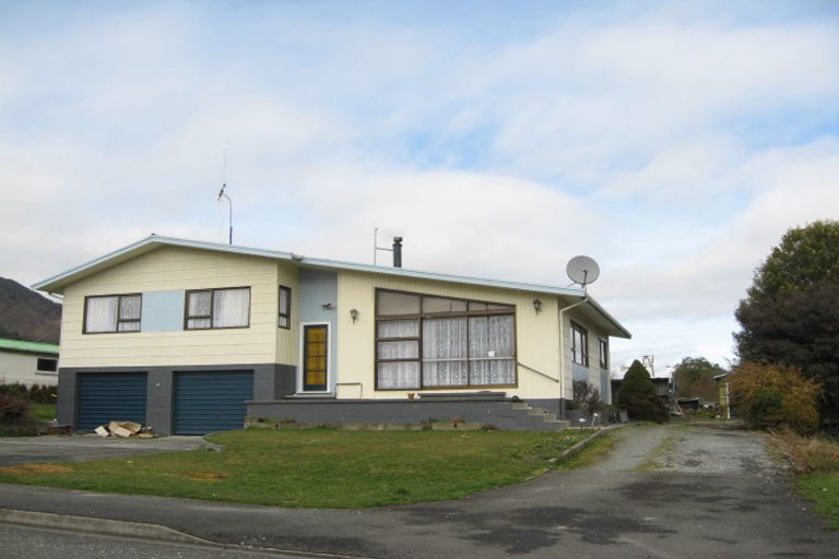 Photo of property in 36 Hotham Street, Murchison, 7007