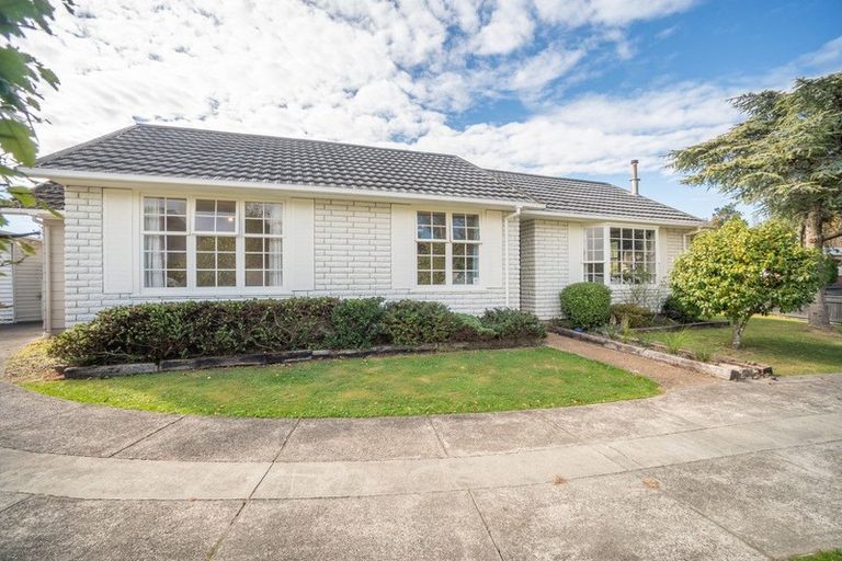 Photo of property in 86 Ruamahanga Crescent, Terrace End, Palmerston North, 4410