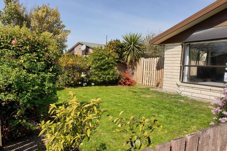 Photo of property in 2/17 Aberfoyle Place, Parklands, Christchurch, 8083