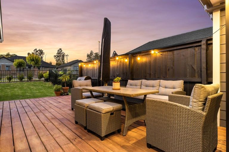 Photo of property in 9 Metoriti Crescent, Karaka, 2124