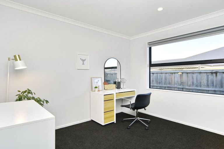 Photo of property in 33 Highgate Drive, Rangiora, 7400