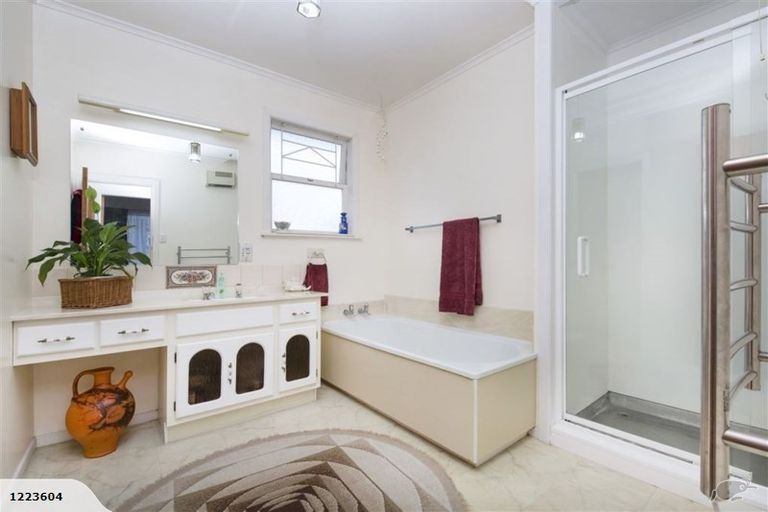 Photo of property in 63 Beechdale Crescent, Pakuranga Heights, Auckland, 2010