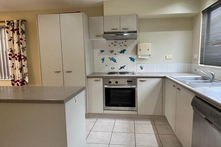 Photo of property in 74 Tiger Drive, Golflands, Auckland, 2013