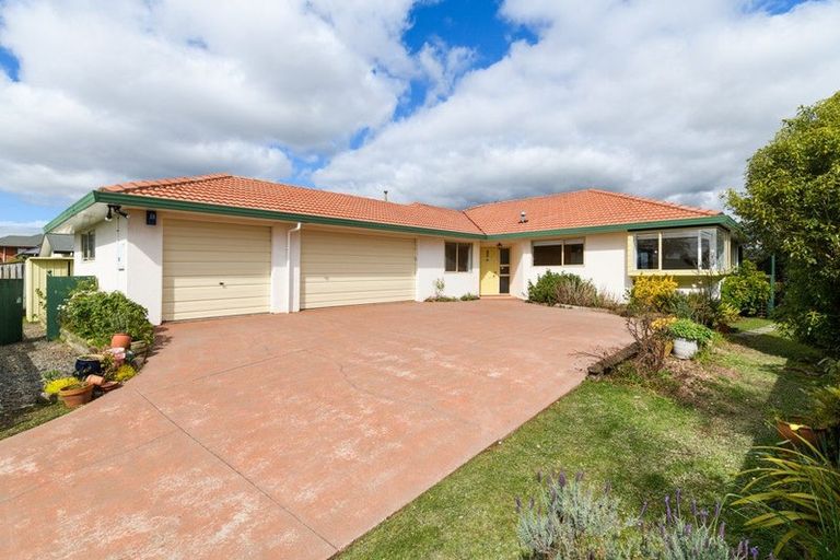 Photo of property in 68 Pacific Drive, Fitzherbert, Palmerston North, 4410