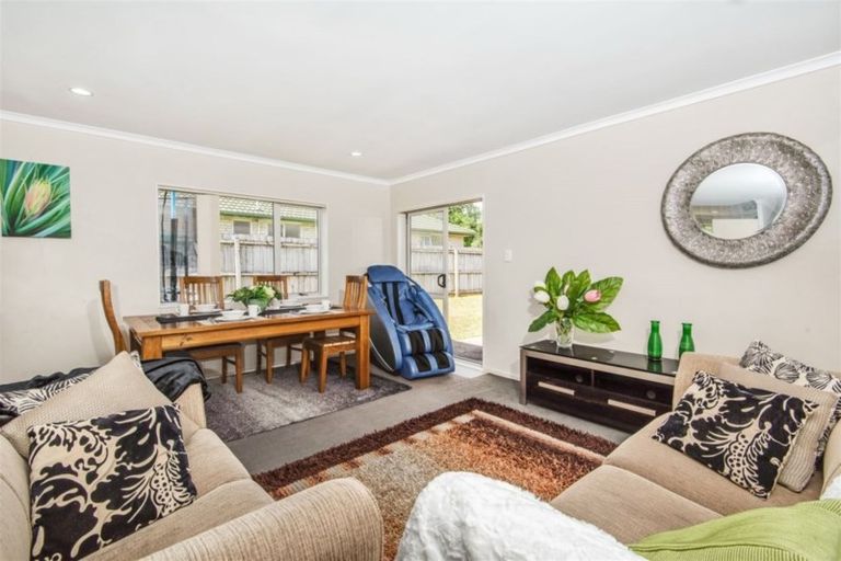 Photo of property in 75 Heathdale Crescent, Papakura, 2110