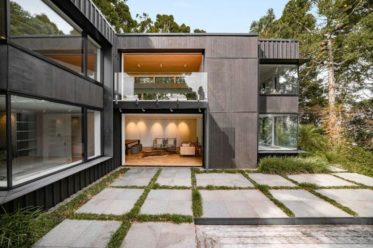 Photo of property in 34 Arapito Road, Titirangi, Auckland, 0604