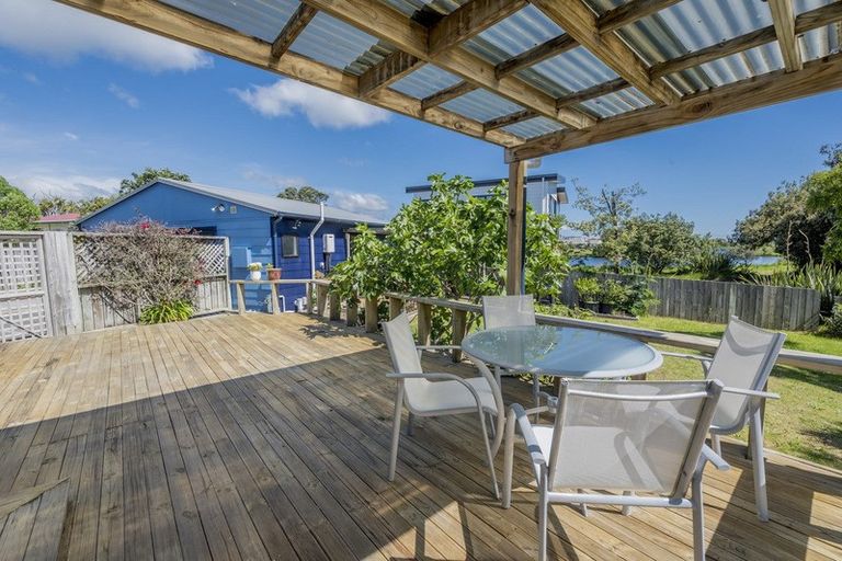 Photo of property in 4 Pio Pio Place, Waikanae Beach, Waikanae, 5036