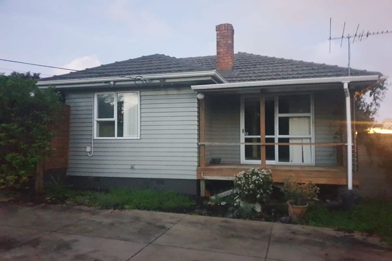Photo of property in 8 River Road, Te Atatu Peninsula, Auckland, 0610