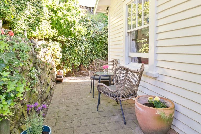 Photo of property in 13 Hungerford Road, Lyall Bay, Wellington, 6022