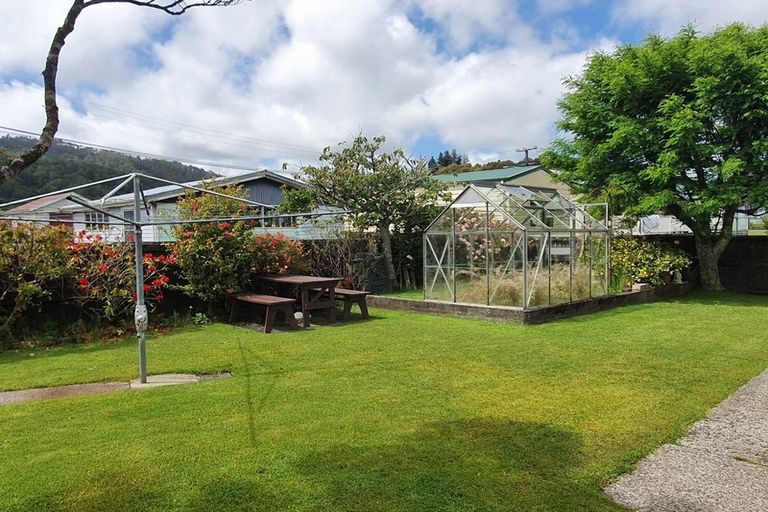 Photo of property in 33 Inverness Street, Dunollie, Runanga, 7803