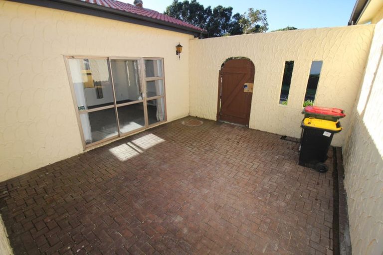 Photo of property in 21 Te Kiteroa Grove, Churton Park, Wellington, 6037