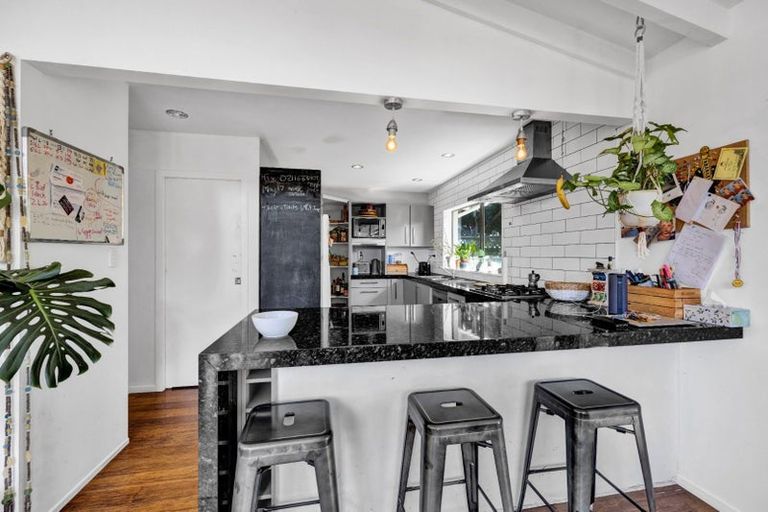 Photo of property in 23 Prudence Place, Oakura, 4314