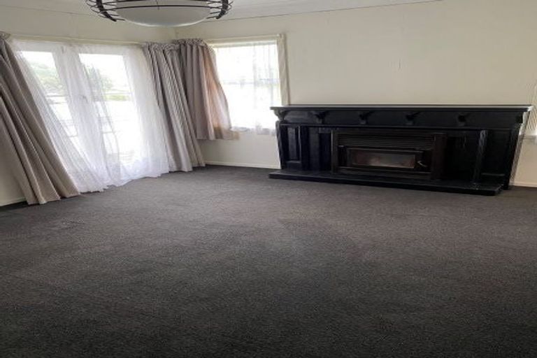 Photo of property in 135 View Road, Sunnyvale, Auckland, 0612